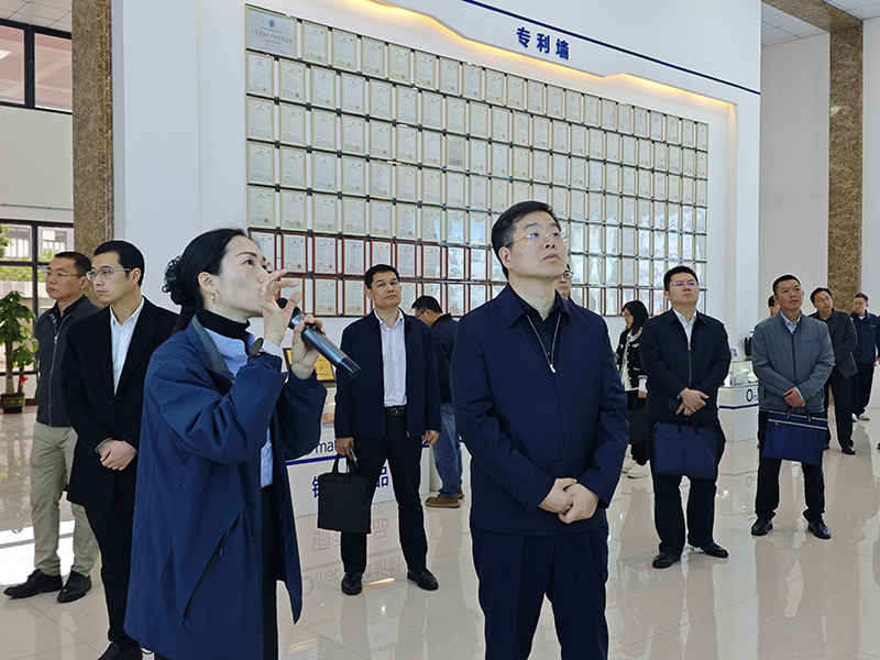 황이 광둥성 인적자원사회보장청 부청장, 오라이신소재 방문 조사